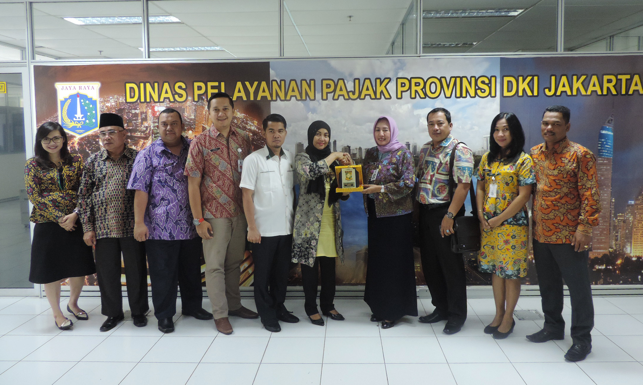 Foto Bersama Rombongan DPRD Kabupaten Kampar dengan Kepala UPPLI DPP Jakarta