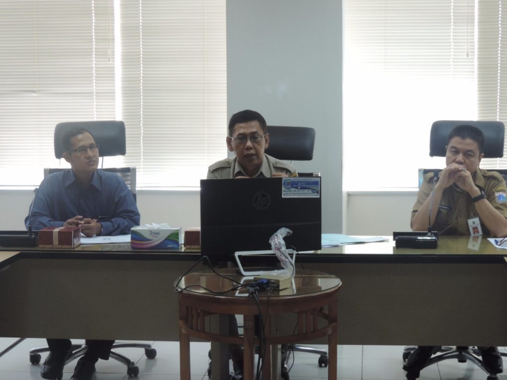 Kepala Dinas Pelayanan Pajak DKI Agus Bambang Setiowidodo menjelaskan kepada Ombudsman RI tentang PBB di Jakarta