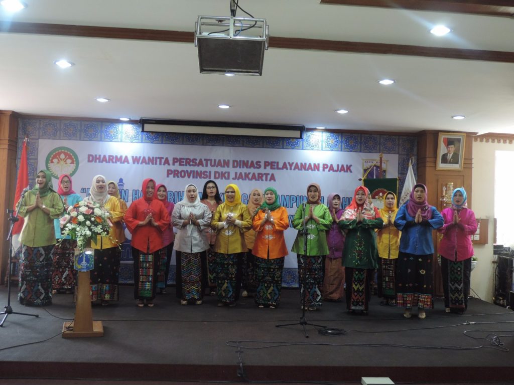 Pengurus dan Anggota Dharma Wanita Persatuan