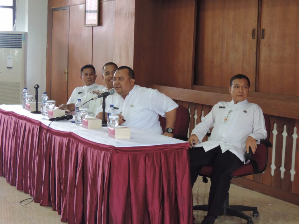 Narasumber dari Unit Penyuluhan DPP Ridwan Pohan didampingi Kasatpel Penilaian UPPD Kemayoran Zainal